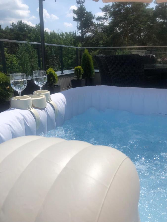 Apartment Business&living No 73: Jacuzzi Retreat With Lakeside Views